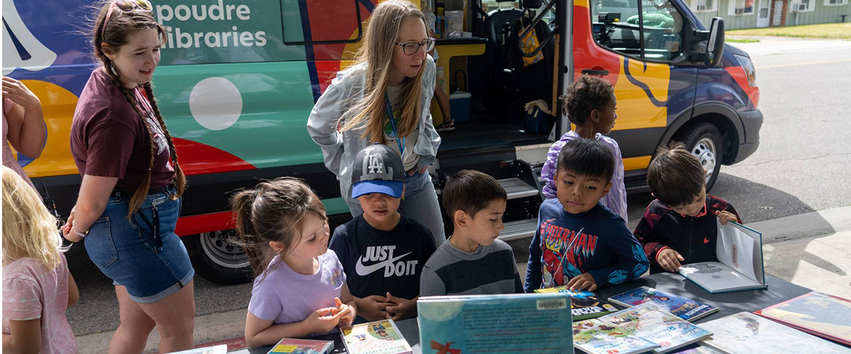 Kids checking out books at the mobile library. 