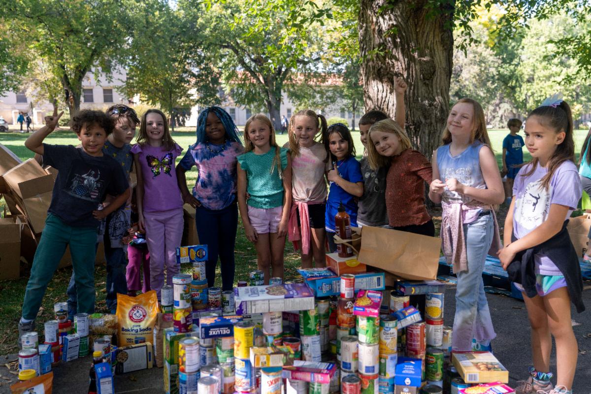 PSD elementary students at CANS Around the Oval.